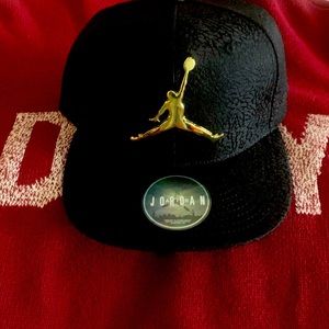 Fresh kids blk Jordan hat spring time must have